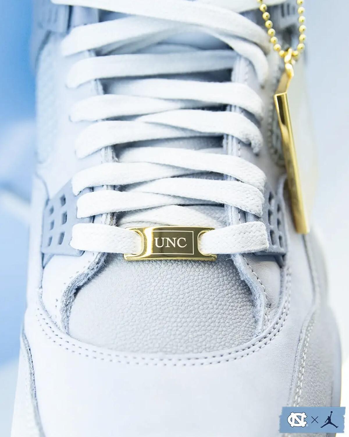 L'Air Jordan 4 « UNC » PE dévoilé avec encore plus de bleu universitaire L'Air Jordan 4 « UNC » PE dévoilé avec encore plus de bleu universitaire