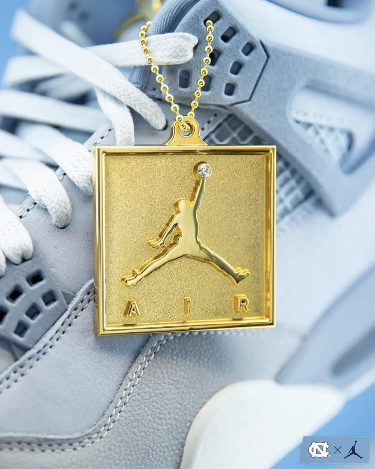 L'Air Jordan 4 « UNC » PE dévoilé avec encore plus de bleu universitaire L'Air Jordan 4 « UNC » PE dévoilé avec encore plus de bleu universitaire