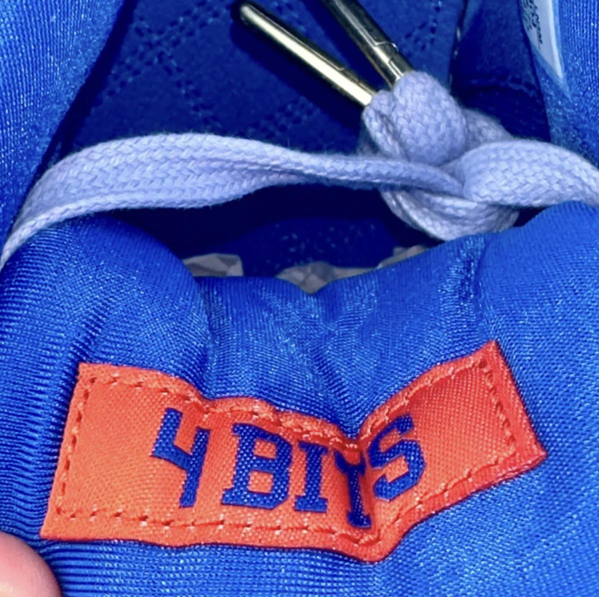 Un regard plus attentif sur l'Air Jordan 4 « Florida Gators » PE Un regard plus attentif sur l'Air Jordan 4 « Florida Gators » PE