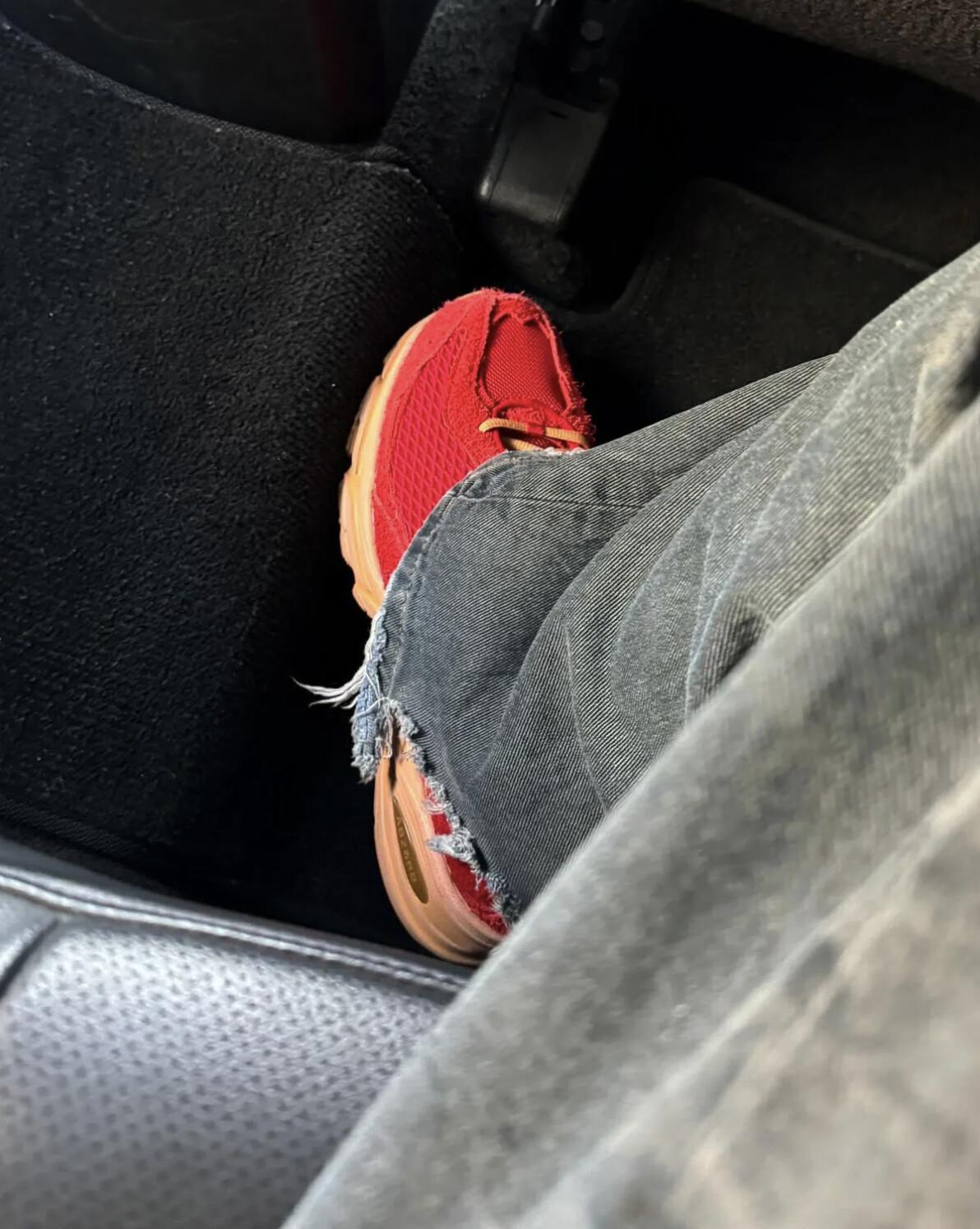 Dohee Kim de XLIM dévoile la collaboration New Balance 509 en rouge