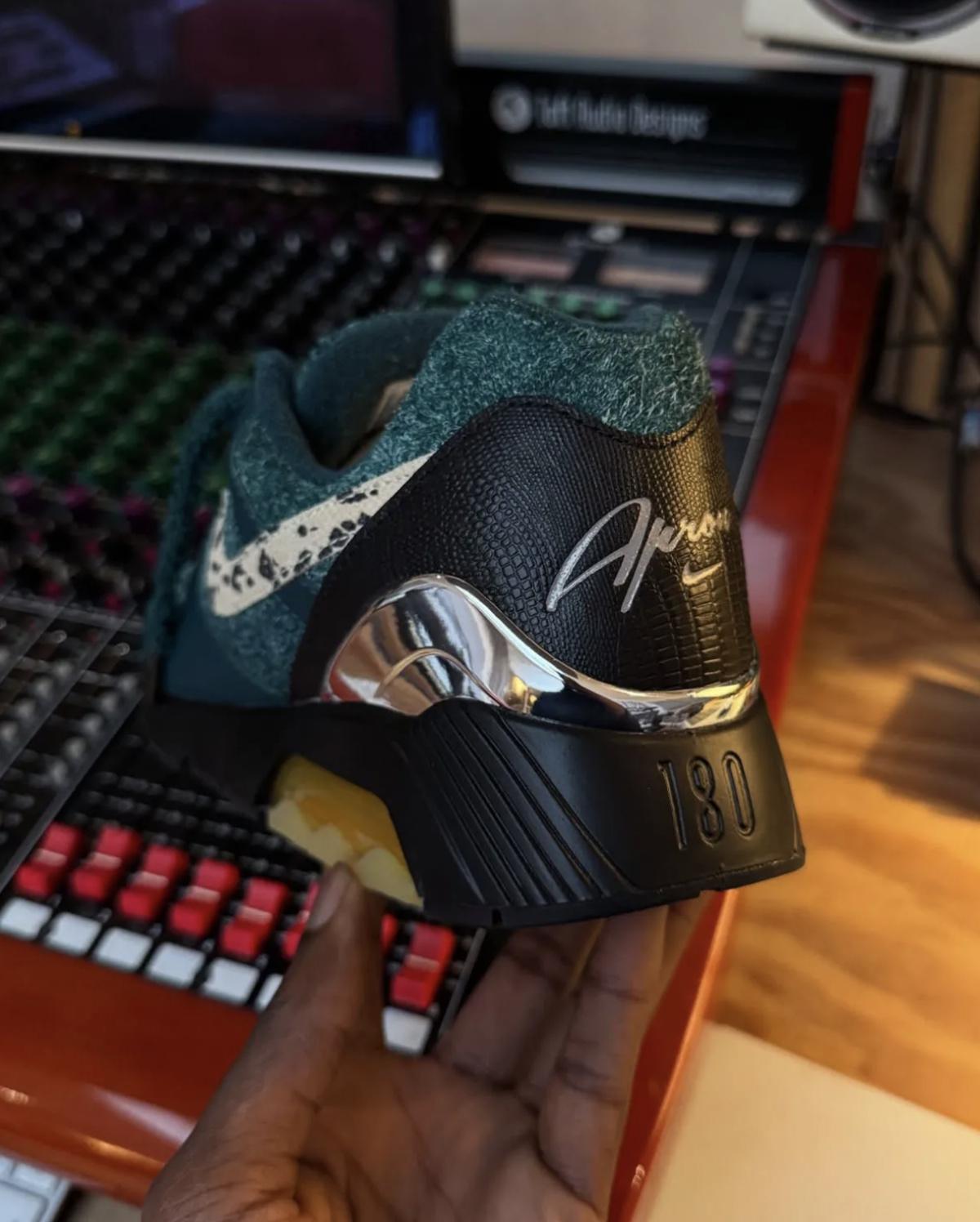 The Apron Records x Nike Air Max 180 sortira le 8 mars The Apron Records x Nike Air Max 180 sortira le 8 mars