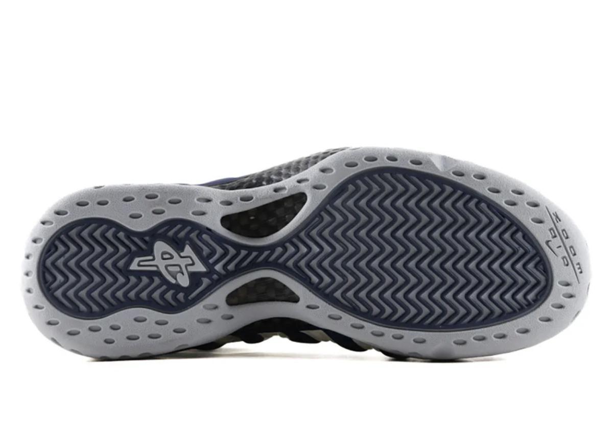 Un échantillon inédit de la Nike Air Foamposite « New York Yankees » a fait son apparition Un échantillon inédit de la Nike Air Foamposite « New York Yankees » a fait son apparition