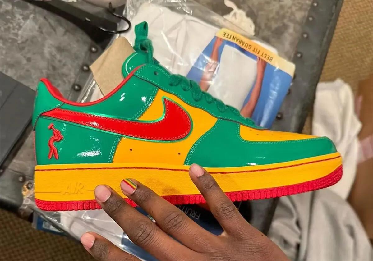 Lil Yachty offre sa collaboration avec Nike Air Force 1 à New York Lil Yachty offre sa collaboration avec Nike Air Force 1 à New York