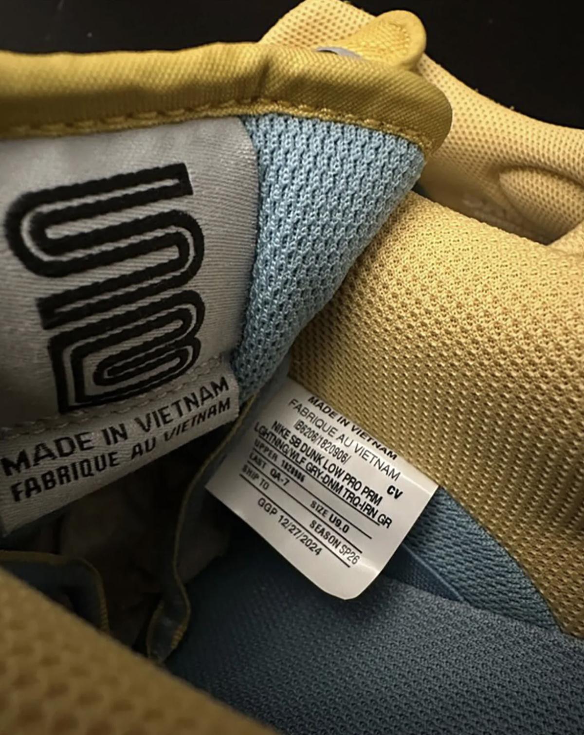 La Nike SB Dunk Low « Lightning/Wolf Grey » joue avec le Colorblocking divisé