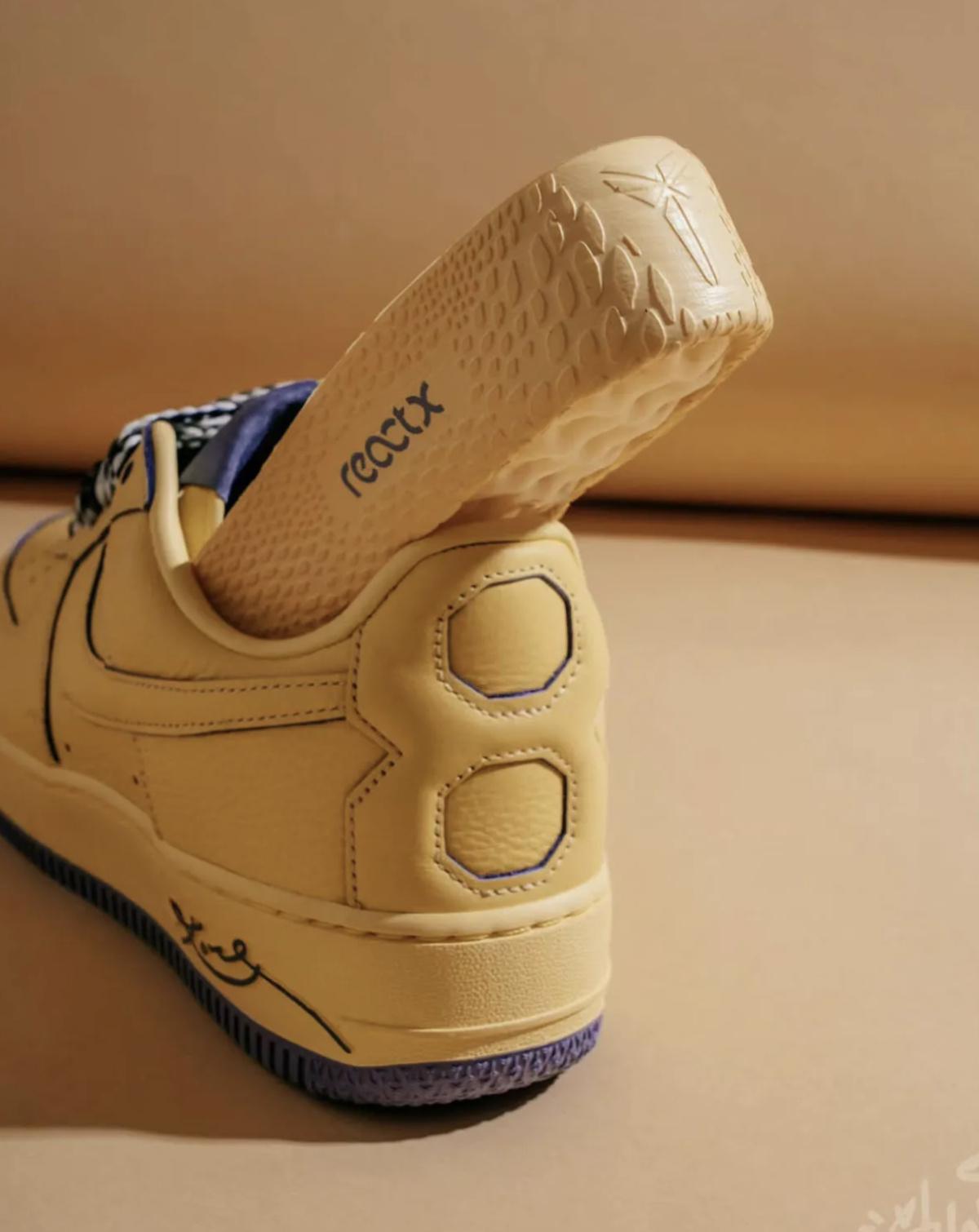 Ce Kobe x Nike Air Force 1 Low s'inspire de la photo du lancer franc en pyjama