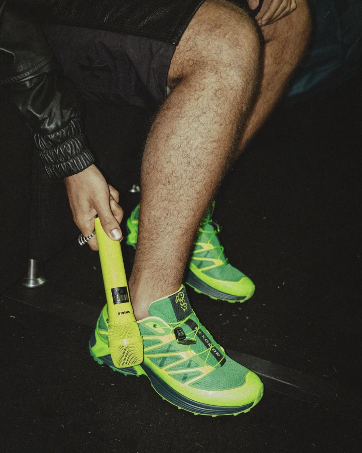 Feid lace sa collaboration Salomon XT-Pathway au Governer's Ball Feid lace sa collaboration Salomon XT-Pathway au Governer's Ball