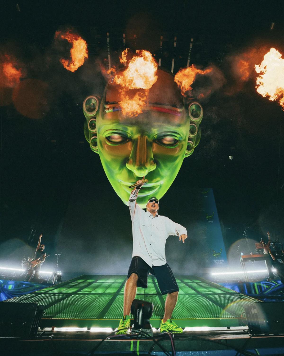 Feid lace sa collaboration Salomon XT-Pathway au Governer's Ball Feid lace sa collaboration Salomon XT-Pathway au Governer's Ball