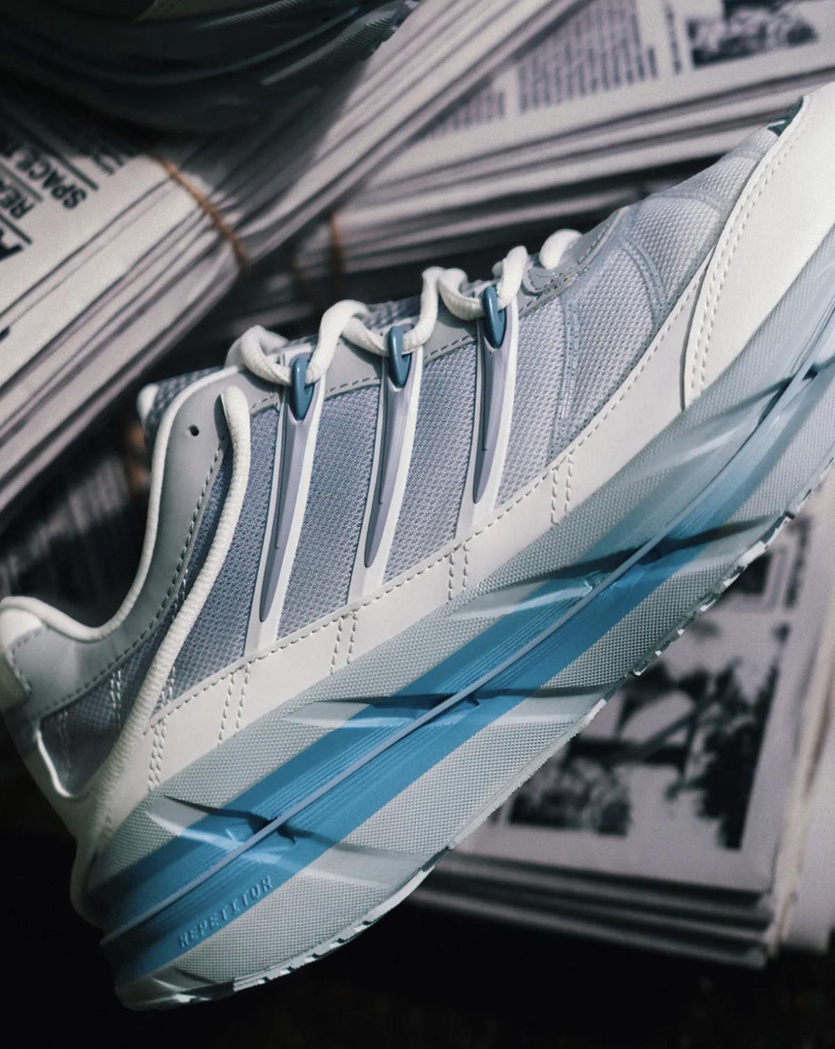 END. Les vêtements font un clin d'œil aux magasins de quartier avec une adidas HRMY inspirée par les marchands de journaux