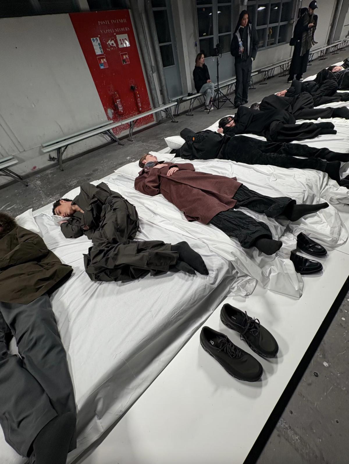 Post Archive Faction FW25 — La silhouette comme manifeste Post Archive Faction FW25 — La silhouette comme manifeste