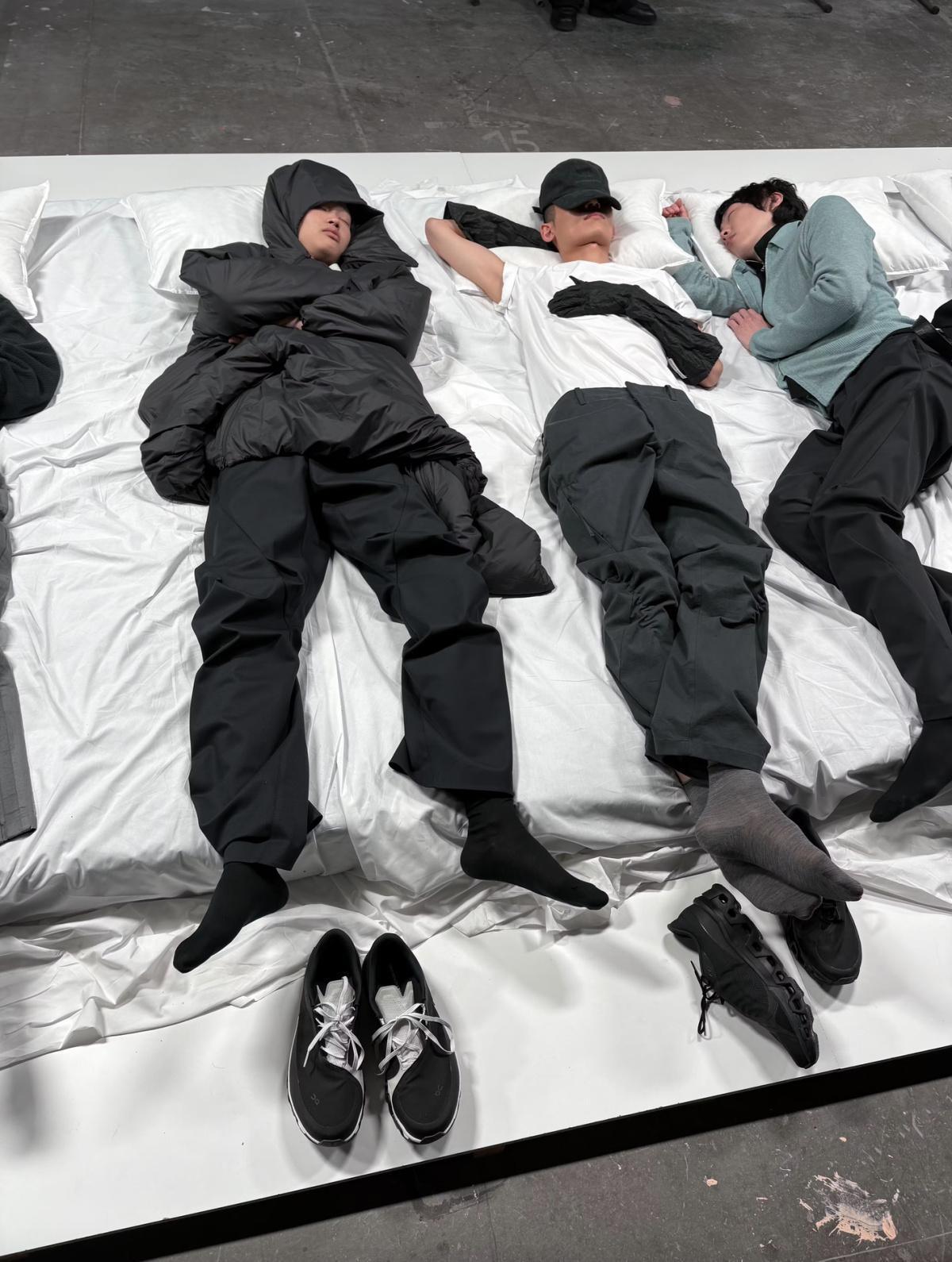 Post Archive Faction FW25 — La silhouette comme manifeste Post Archive Faction FW25 — La silhouette comme manifeste