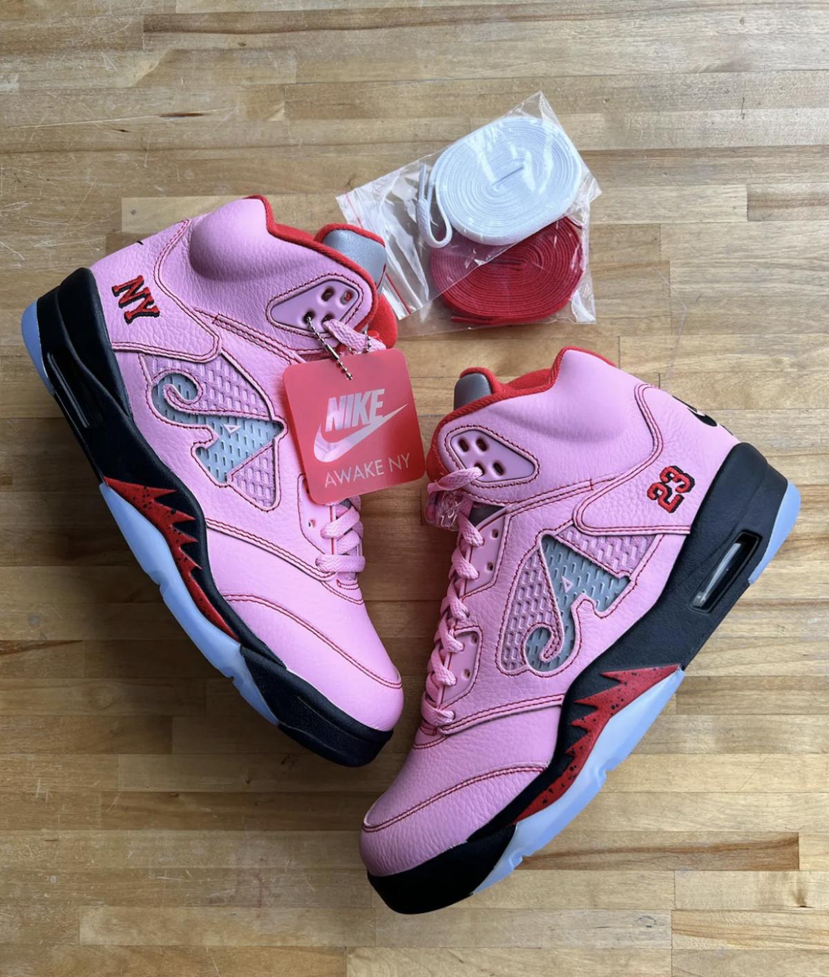 Awake NY x Air Jordan 5 — L’éclat rose d’une 5e révolution Awake NY x Air Jordan 5 — L’éclat rose d’une 5e révolution