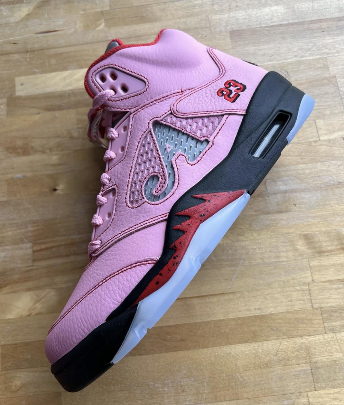 Awake NY x Air Jordan 5 — L’éclat rose d’une 5e révolution Awake NY x Air Jordan 5 — L’éclat rose d’une 5e révolution