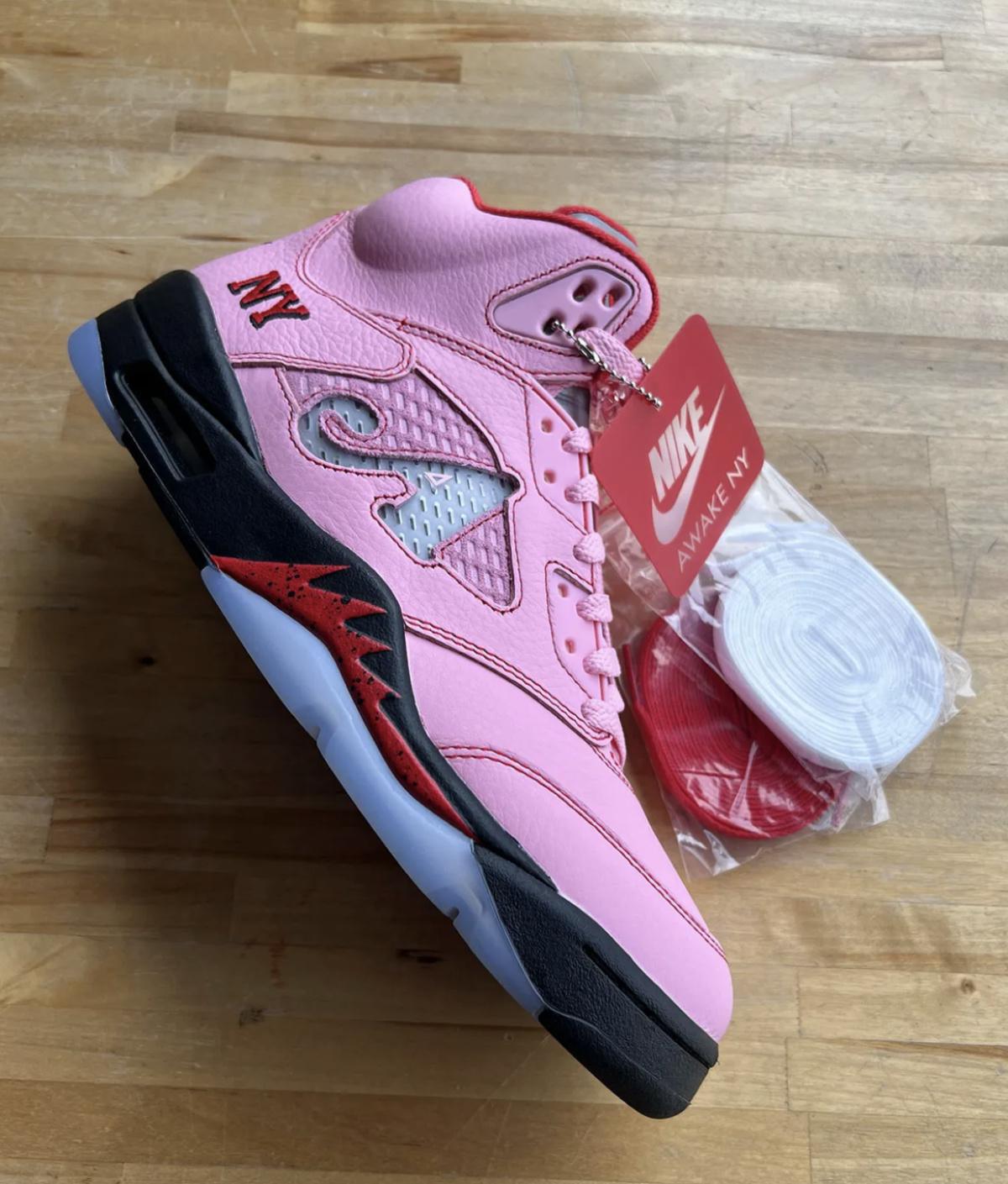 Awake NY x Air Jordan 5 — L’éclat rose d’une 5e révolution Awake NY x Air Jordan 5 — L’éclat rose d’une 5e révolution
