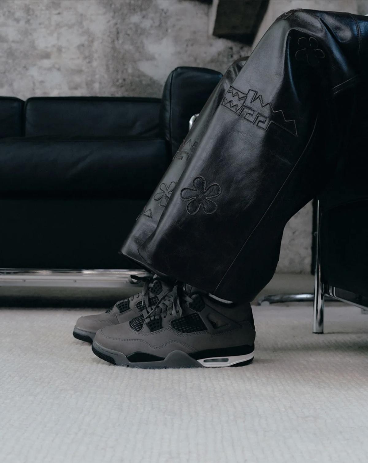 Air Jordan 4 “Cave Stone” — Solebox met en scène Alphonso Davies Air Jordan 4 “Cave Stone” — Solebox met en scène Alphonso Davies