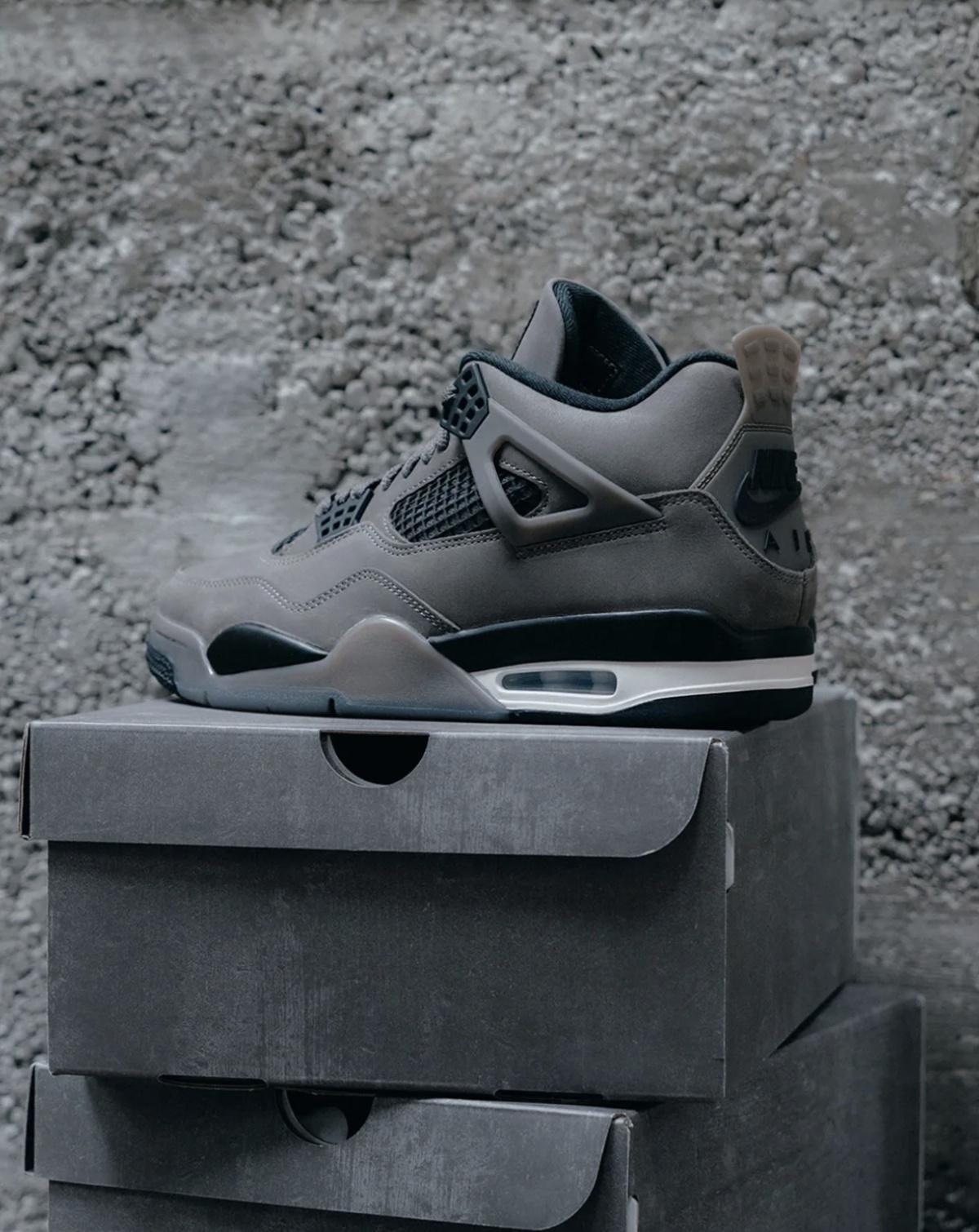 Air Jordan 4 “Cave Stone” — Solebox met en scène Alphonso Davies Air Jordan 4 “Cave Stone” — Solebox met en scène Alphonso Davies