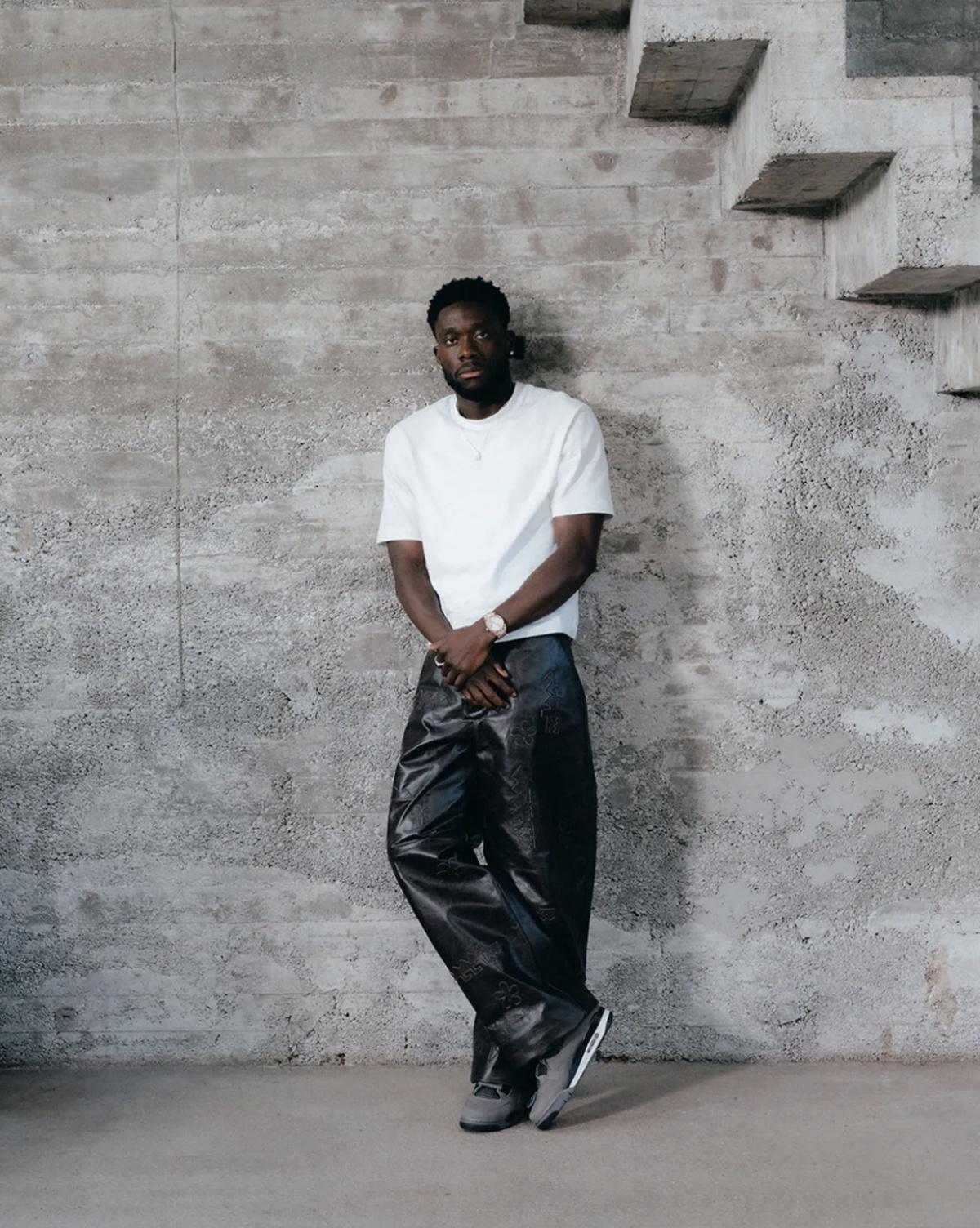 Air Jordan 4 “Cave Stone” — Solebox met en scène Alphonso Davies Air Jordan 4 “Cave Stone” — Solebox met en scène Alphonso Davies