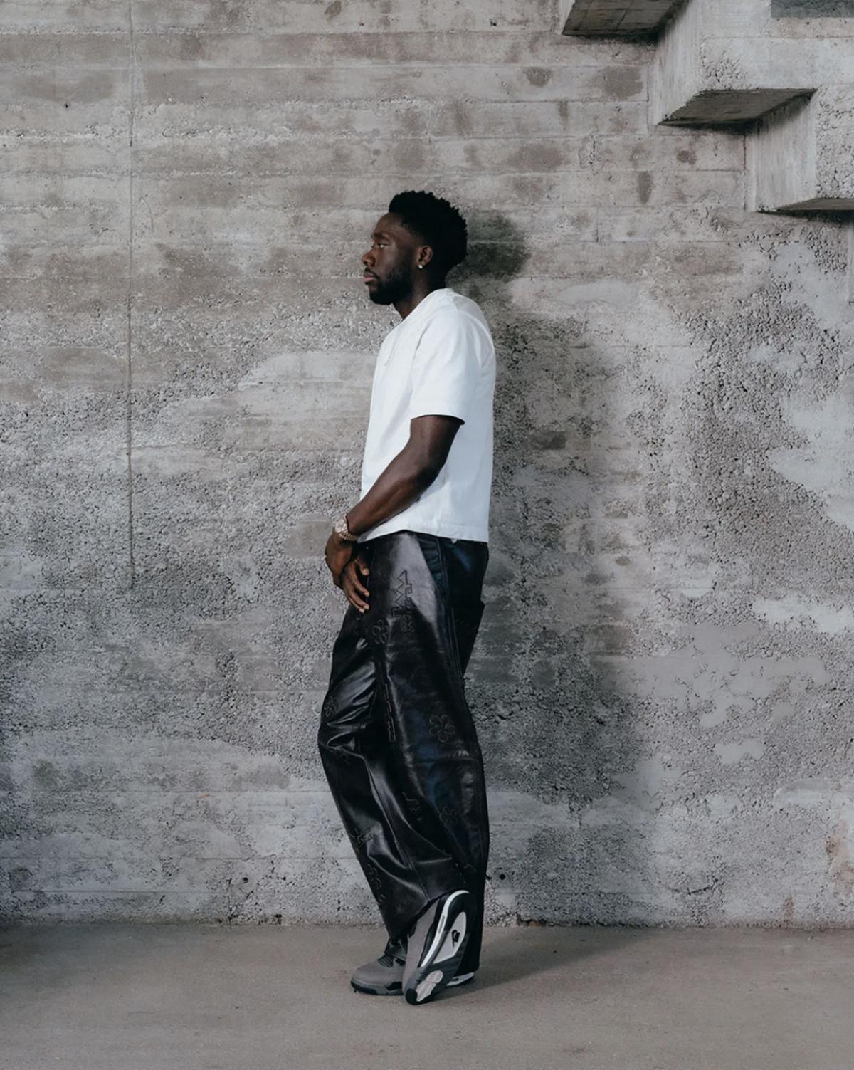 Air Jordan 4 “Cave Stone” — Solebox met en scène Alphonso Davies Air Jordan 4 “Cave Stone” — Solebox met en scène Alphonso Davies