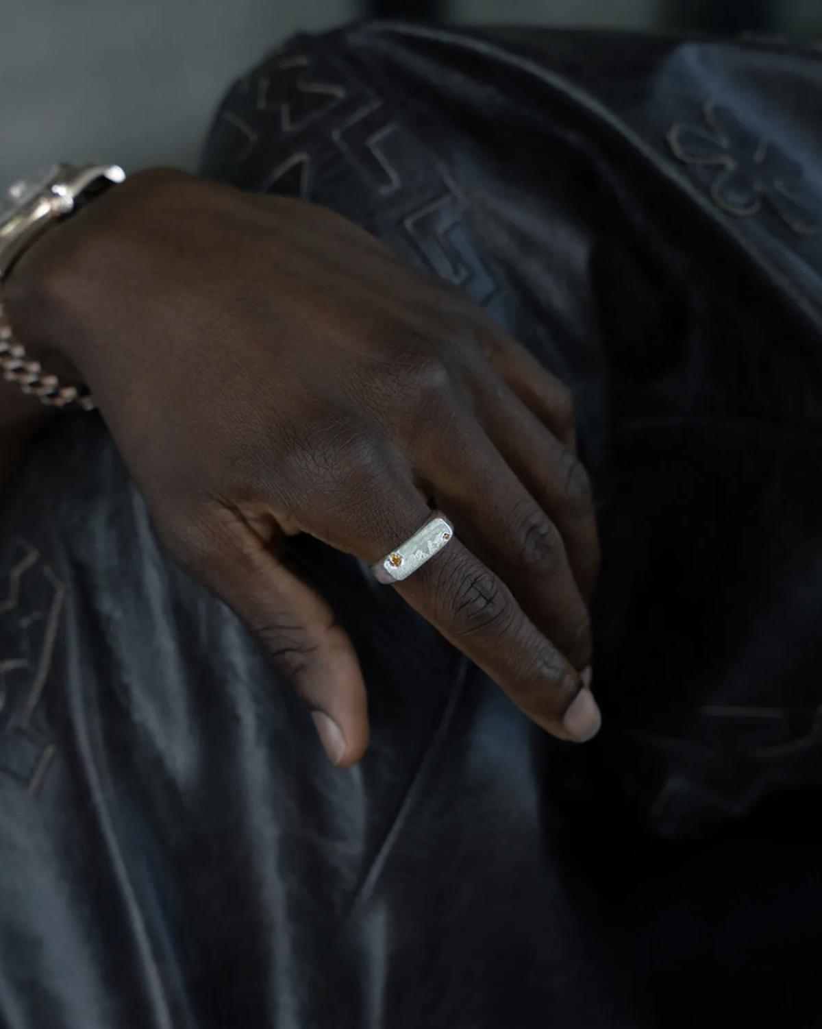 Air Jordan 4 “Cave Stone” — Solebox met en scène Alphonso Davies Air Jordan 4 “Cave Stone” — Solebox met en scène Alphonso Davies