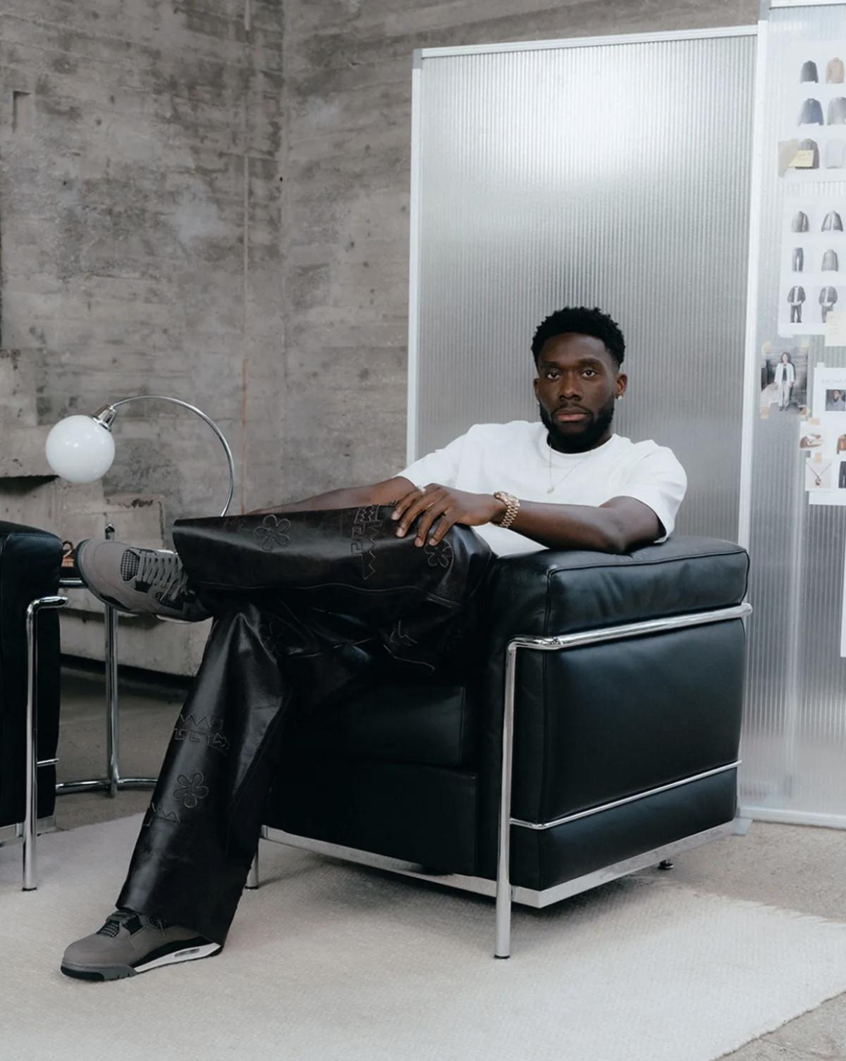 Air Jordan 4 “Cave Stone” — Solebox met en scène Alphonso Davies Air Jordan 4 “Cave Stone” — Solebox met en scène Alphonso Davies