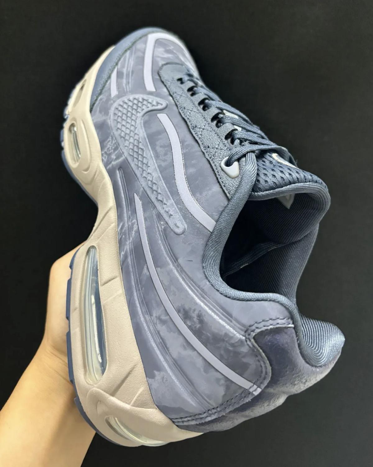 WORKSOUT x Nike Air Max 95 “Thunder Blue” — Minimalisme texturé du collège à la rue WORKSOUT x Nike Air Max 95 “Thunder Blue” — Minimalisme texturé du collège à la rue