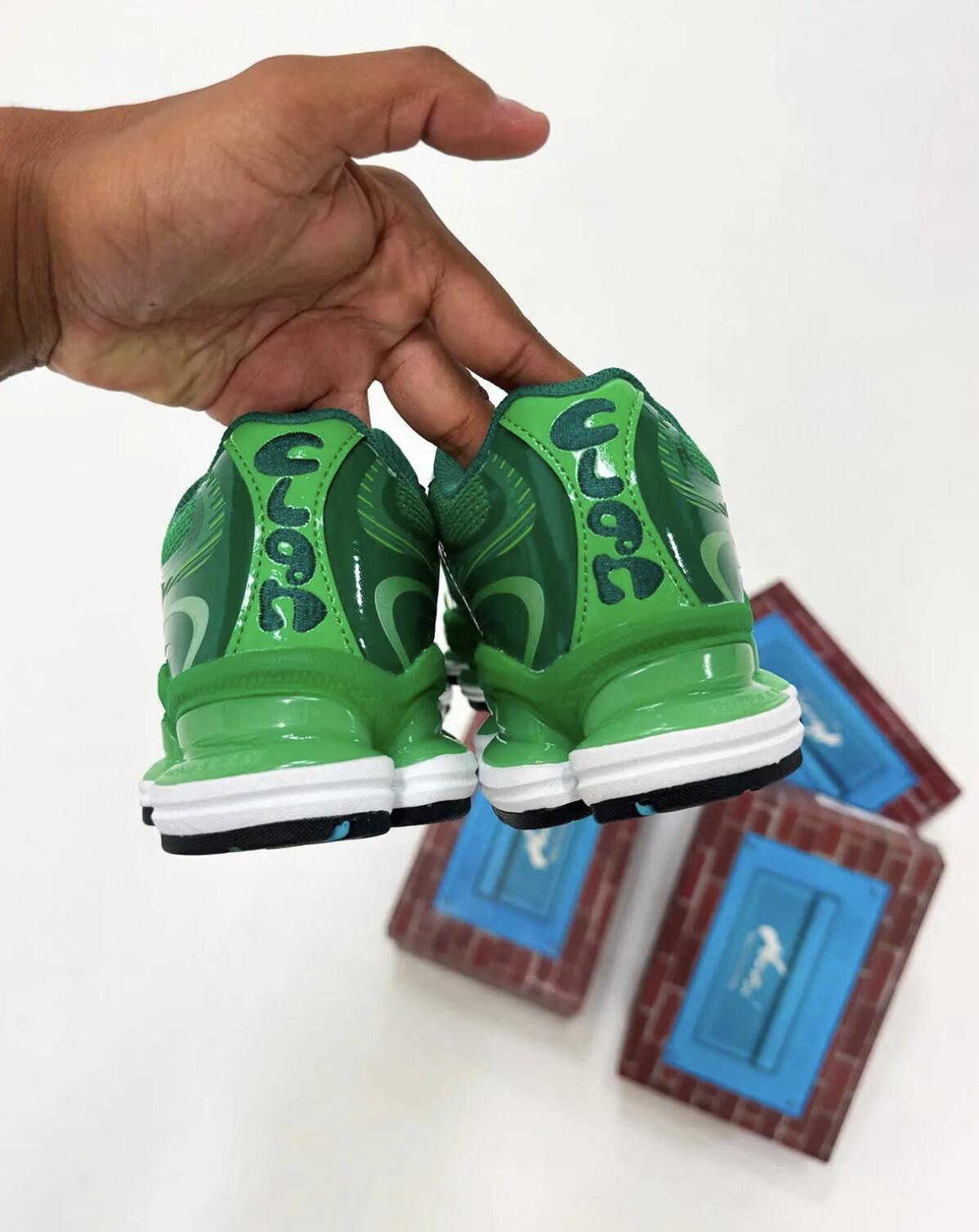 Aminé x New Balance 2000 “Biblioteca” — Quand la lecture s’illumine