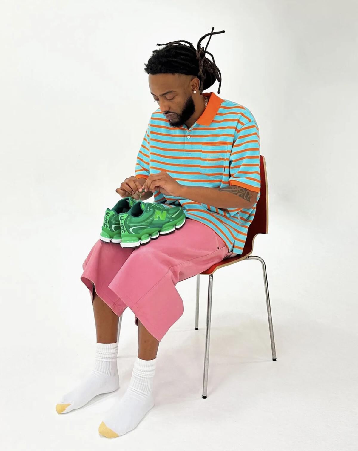 Aminé x New Balance 2000 “Biblioteca” — Quand la lecture s’illumine