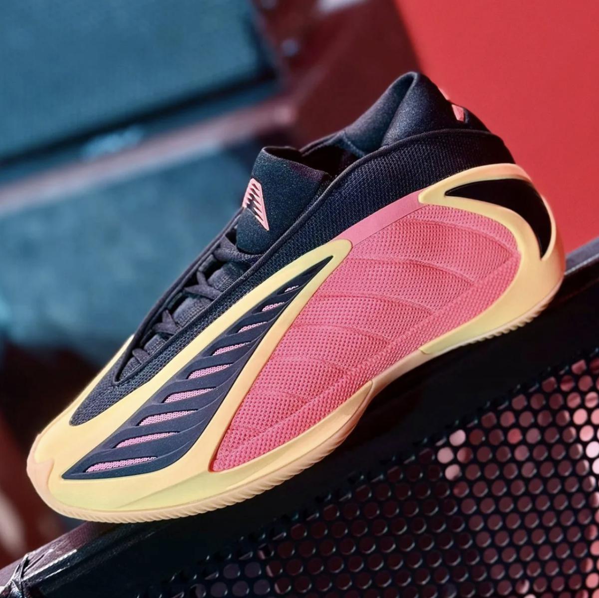 adidas Anthony Edwards 2 “With Love” — Le game s’enflamme en ton pêche