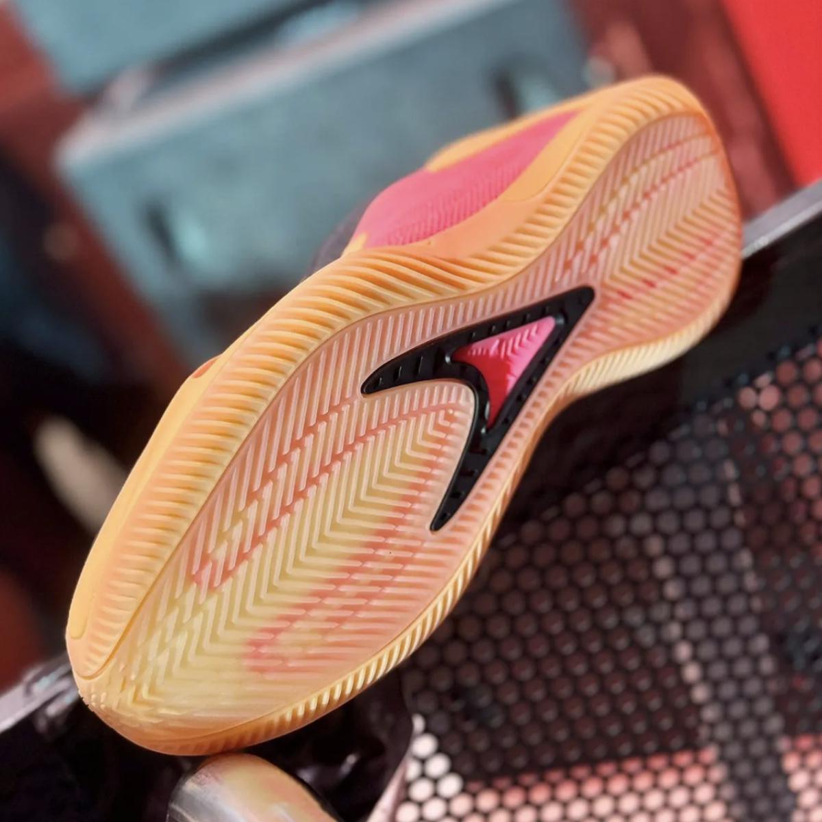 adidas Anthony Edwards 2 “With Love” — Le game s’enflamme en ton pêche
