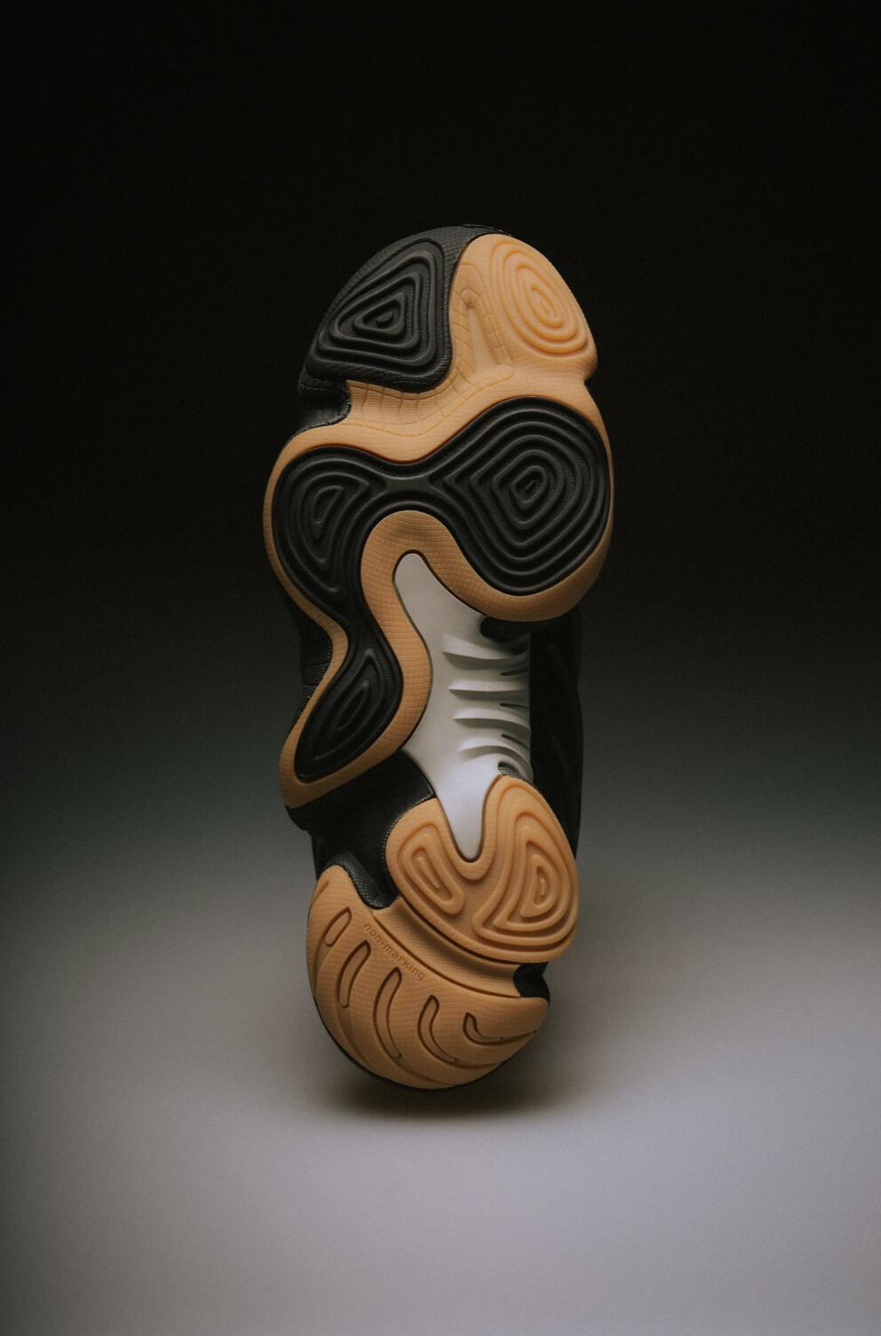 HAL Studios x adidas Intimidation Low — Quand le minimalisme organique rencontre l’héritage court HAL Studios x adidas Intimidation Low — Quand le minimalisme organique rencontre l’héritage court