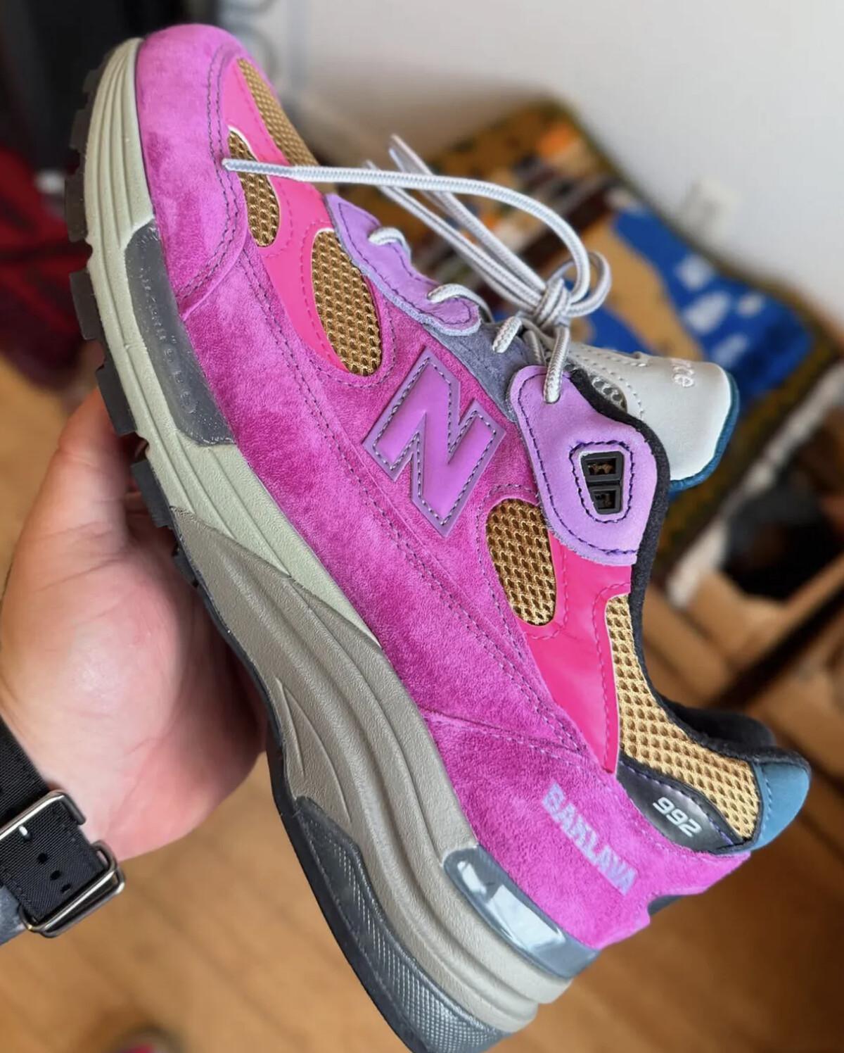 Action Bronson x New Balance 992 “Cosmic Rose” — Le rouge surréaliste d’un conte de printemps