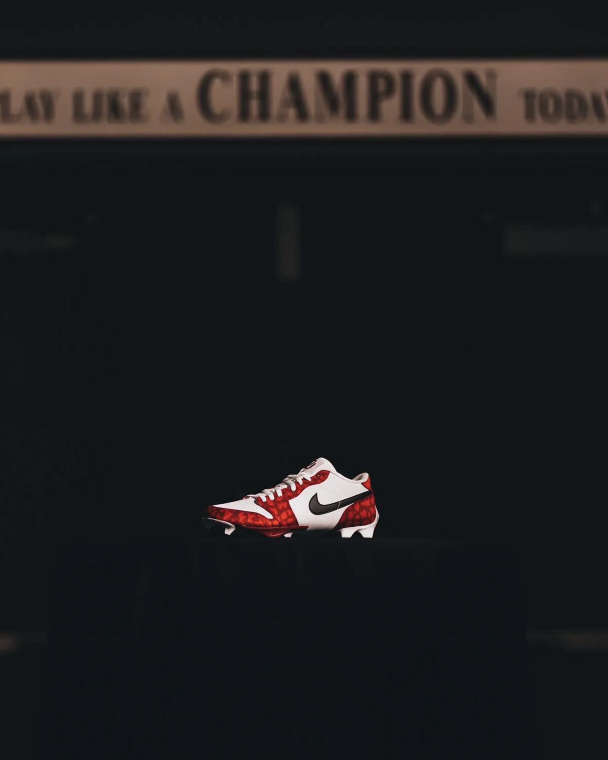 Air Jordan 4 Cleats “Oklahoma Sooners” — When the Sooners Spirit Hits the Gridiron Air Jordan 4 Cleats “Oklahoma Sooners” — When the Sooners Spirit Hits the Gridiron