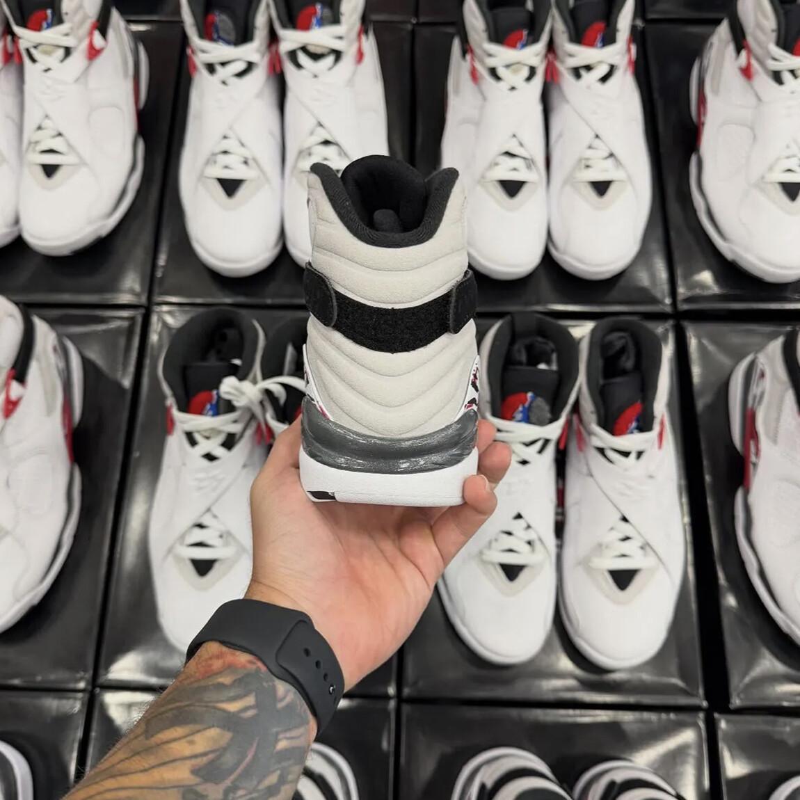 Air Jordan 8 “Bugs Bunny” — Le retour d’une légende animée Air Jordan 8 “Bugs Bunny” — Le retour d’une légende animée