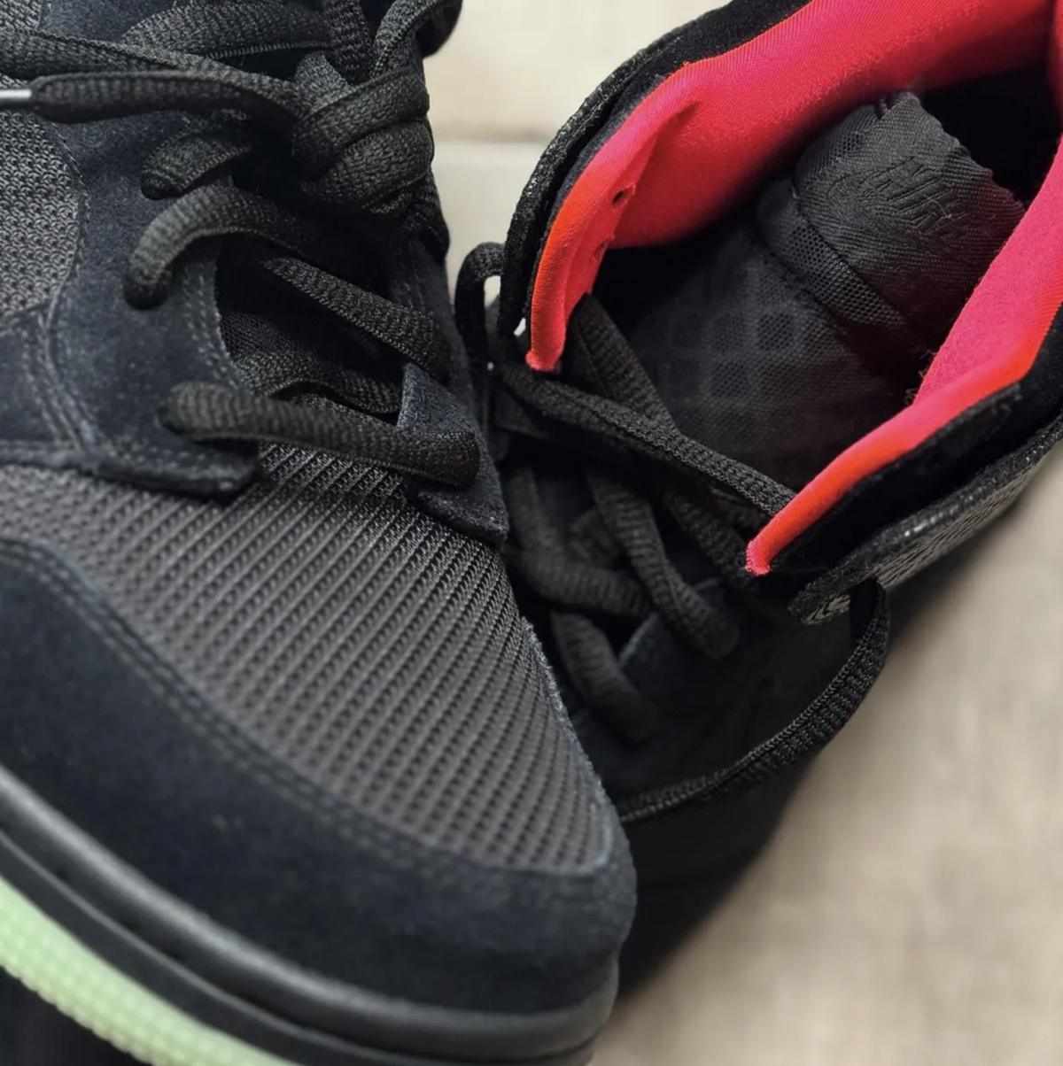 Quand la Yeezy 2 inspire la Dunk : le sample “Solar Red”