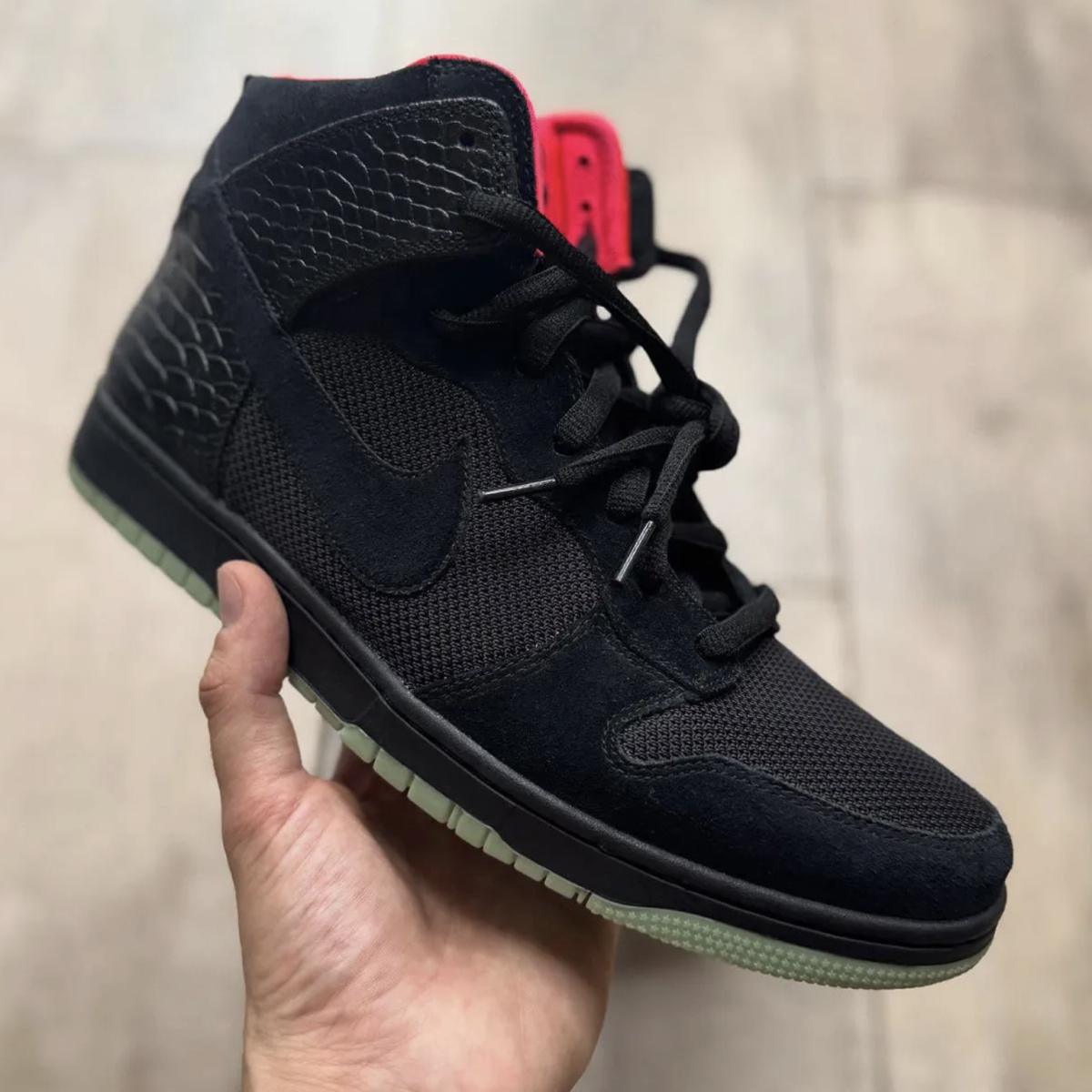 Quand la Yeezy 2 inspire la Dunk : le sample “Solar Red”