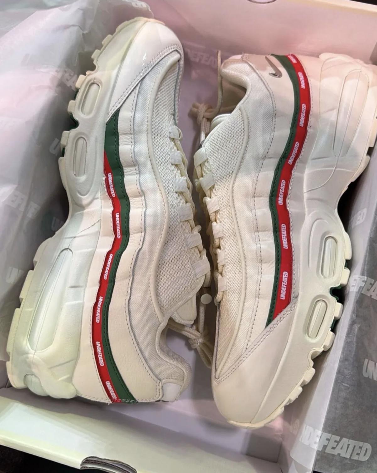 Nike Air Max 95 “Sail / Gorge Green / Sport Red” — UNDEFEATED x Nike Nike Air Max 95 “Sail / Gorge Green / Sport Red” — UNDEFEATED x Nike