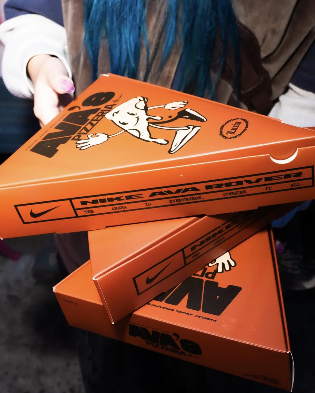 Nike Ava Rover × Foot Locker — Pop-Up “Ava’s Pizzeria” à New York Nike Ava Rover × Foot Locker — Pop-Up “Ava’s Pizzeria” à New York