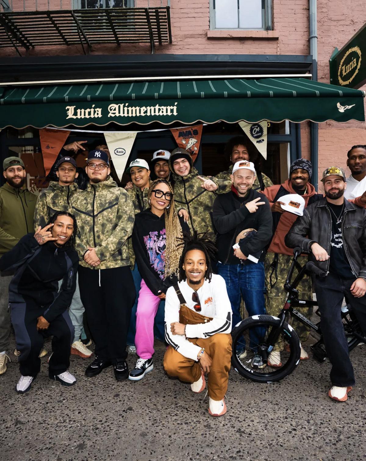 Nike Ava Rover × Foot Locker — Pop-Up “Ava’s Pizzeria” à New York Nike Ava Rover × Foot Locker — Pop-Up “Ava’s Pizzeria” à New York