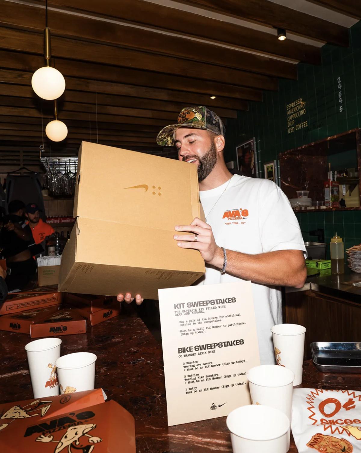 Nike Ava Rover × Foot Locker — Pop-Up “Ava’s Pizzeria” à New York