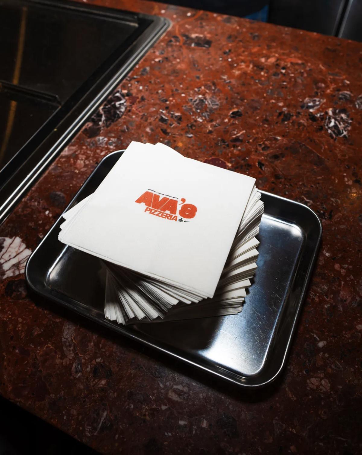 Nike Ava Rover × Foot Locker — Pop-Up “Ava’s Pizzeria” à New York Nike Ava Rover × Foot Locker — Pop-Up “Ava’s Pizzeria” à New York