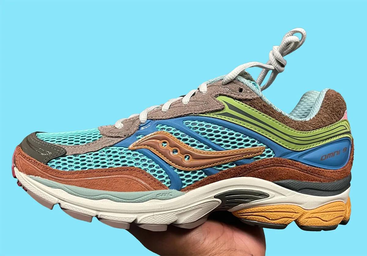 Sneaker Politics x Saucony Progrid Omni 9 “Sportsman’s Paradise” — L’esprit du Sud sur une silhouette technique Sneaker Politics x Saucony Progrid Omni 9 “Sportsman’s Paradise” — L’esprit du Sud sur une silhouette technique