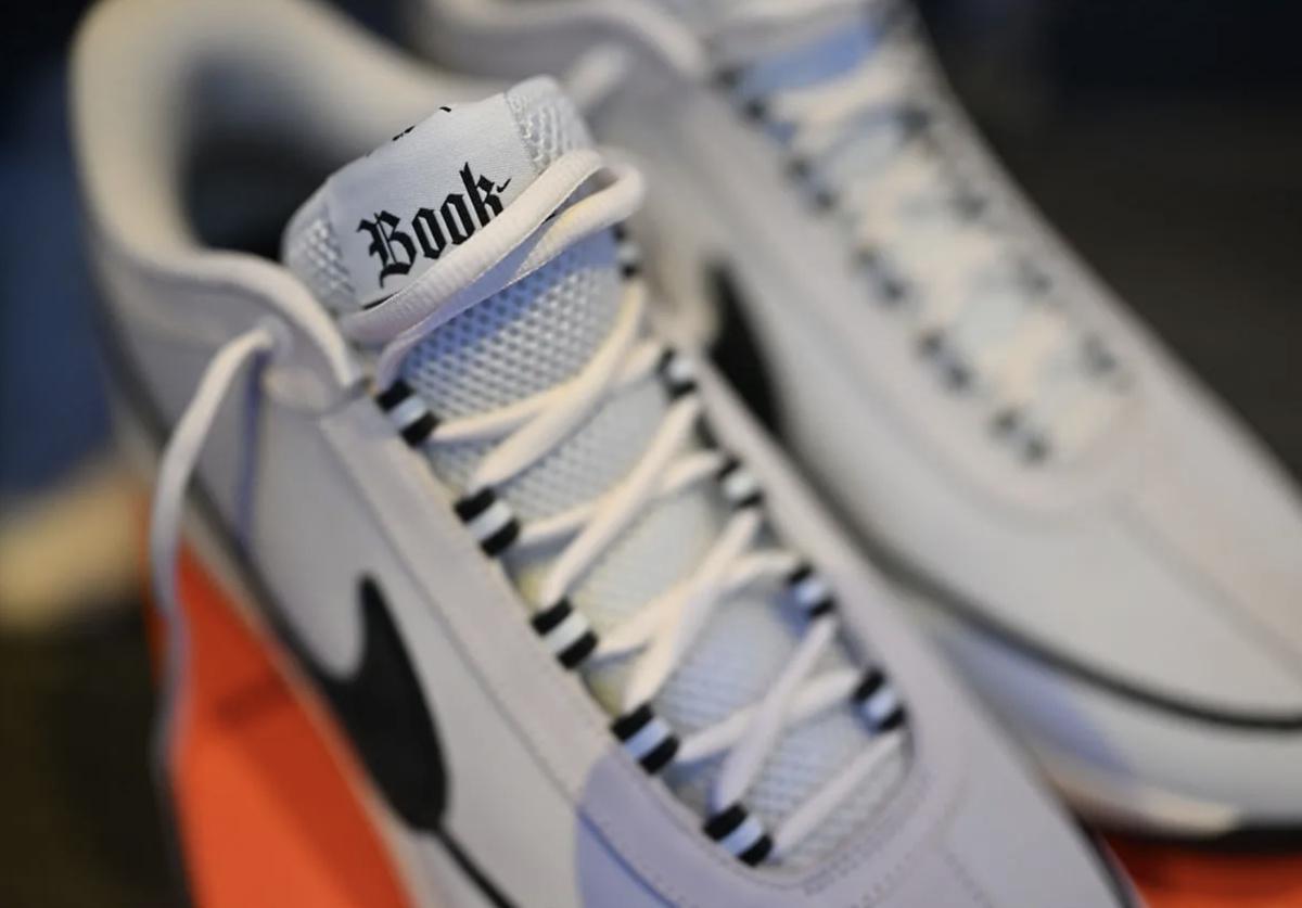 Nike Book 2 “Coach Rav” PE — Un hommage solennel à George Raveling Nike Book 2 “Coach Rav” PE — Un hommage solennel à George Raveling