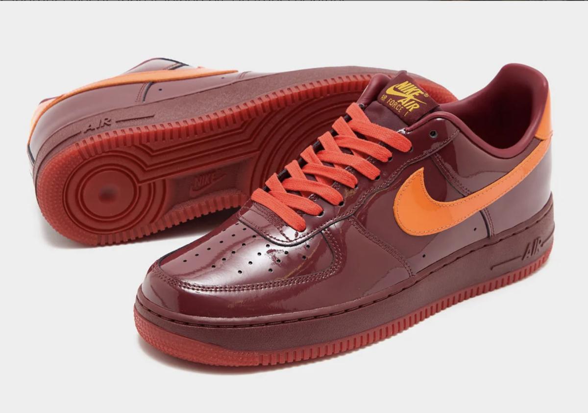 Nike Air Force 1 Low Patent Leather “Red / Orange” — Le verni des années 2000 fait son retour Nike Air Force 1 Low Patent Leather “Red / Orange” — Le verni des années 2000 fait son retour