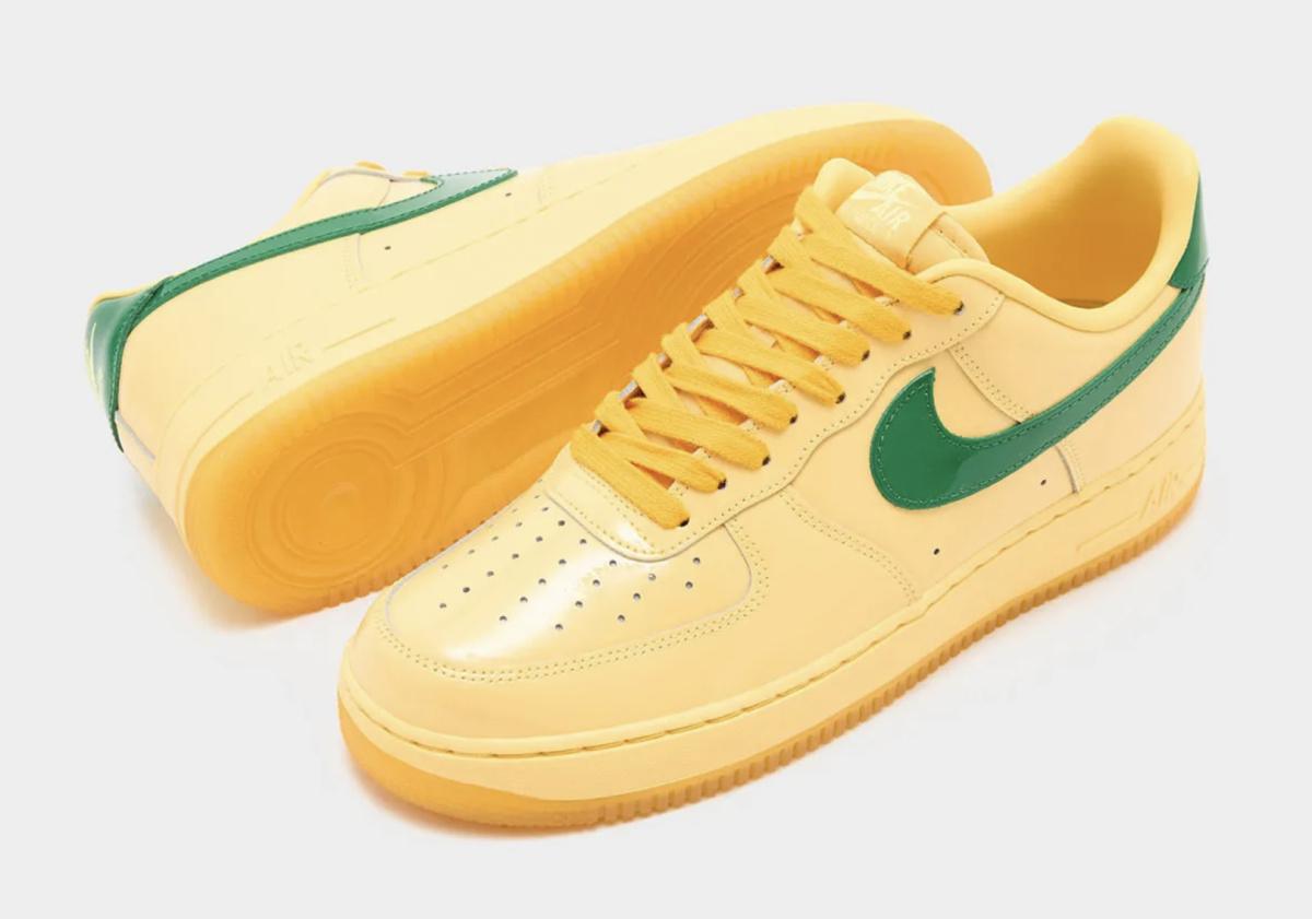 Nike Air Force 1 Low QS “Topaz Gold / Pine Green” — L’éclat verni des années 2000 Nike Air Force 1 Low QS “Topaz Gold / Pine Green” — L’éclat verni des années 2000