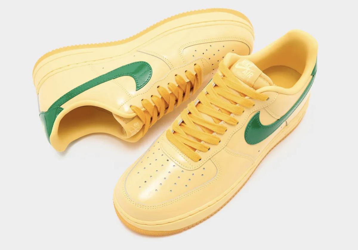Nike Air Force 1 Low QS “Topaz Gold / Pine Green” — L’éclat verni des années 2000 Nike Air Force 1 Low QS “Topaz Gold / Pine Green” — L’éclat verni des années 2000