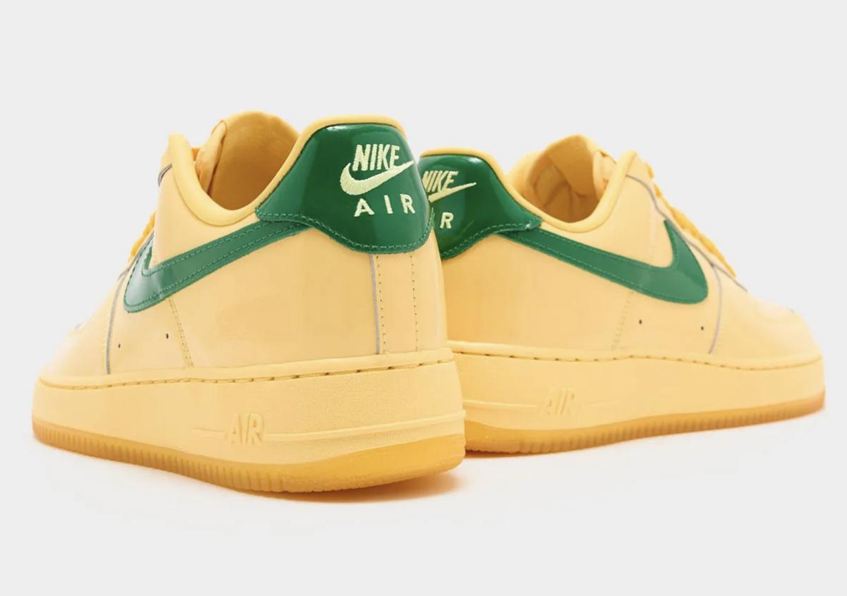 Nike Air Force 1 Low QS “Topaz Gold / Pine Green” — L’éclat verni des années 2000