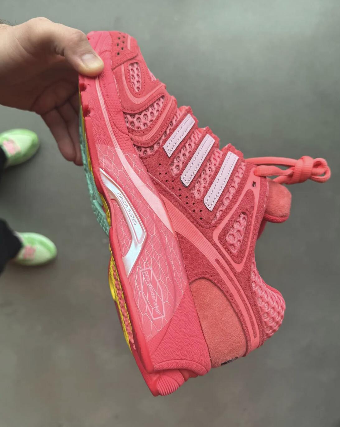 Unheardof × adidas Adistar Control 5 “Piggy Runner” — Quand la sneaker devient mascotte Unheardof × adidas Adistar Control 5 “Piggy Runner” — Quand la sneaker devient mascotte