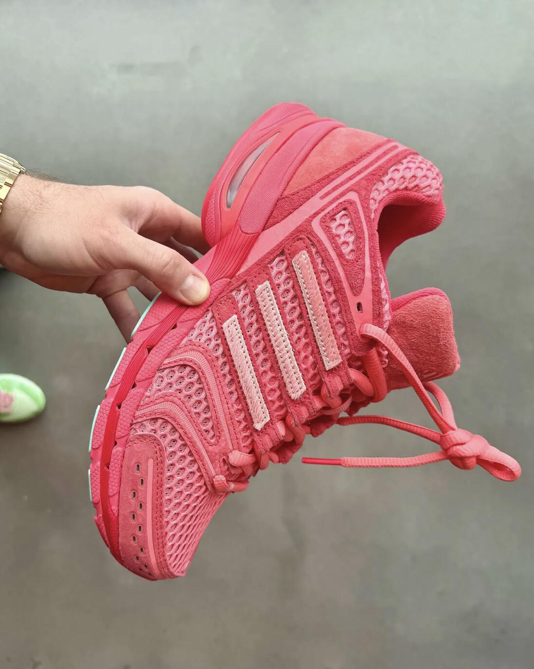 Unheardof × adidas Adistar Control 5 “Piggy Runner” — Quand la sneaker devient mascotte Unheardof × adidas Adistar Control 5 “Piggy Runner” — Quand la sneaker devient mascotte