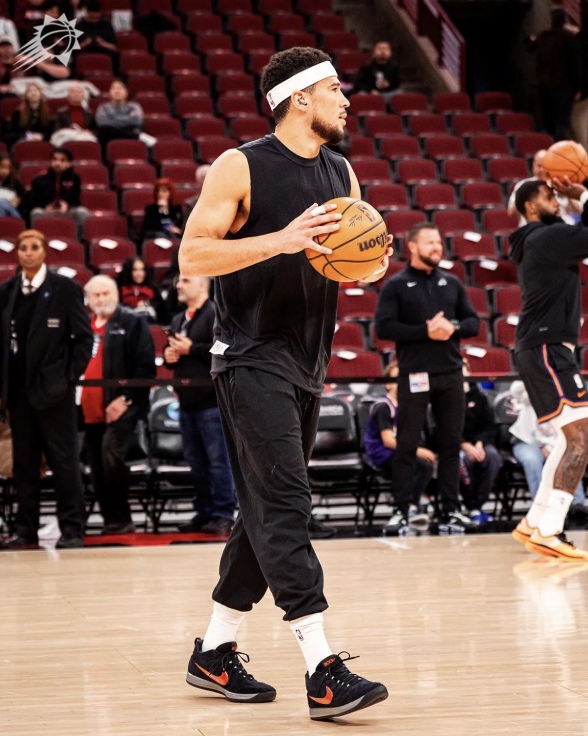 Nike Book 2 “Detroit Bad Boys” PE — Quand Booker réactive une époque brutale Nike Book 2 “Detroit Bad Boys” PE — Quand Booker réactive une époque brutale