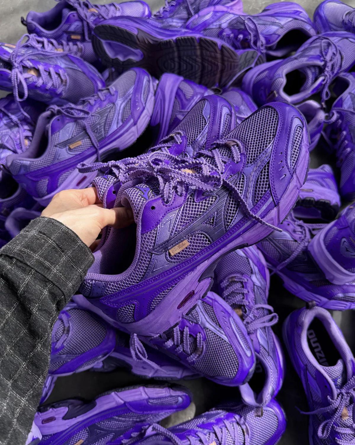 JW Studios × Mizuno MXR “Kuro Gaki” — L’artisanat comme pièce unique JW Studios × Mizuno MXR “Kuro Gaki” — L’artisanat comme pièce unique