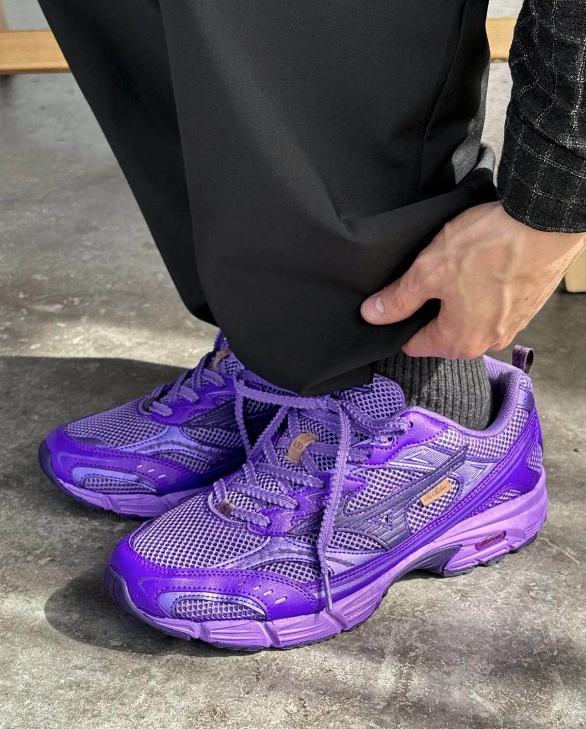 JW Studios × Mizuno MXR “Kuro Gaki” — L’artisanat comme pièce unique JW Studios × Mizuno MXR “Kuro Gaki” — L’artisanat comme pièce unique